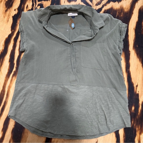 Universal Thread Olive Green Boxy Polo Blouse - Picture 1 of 7